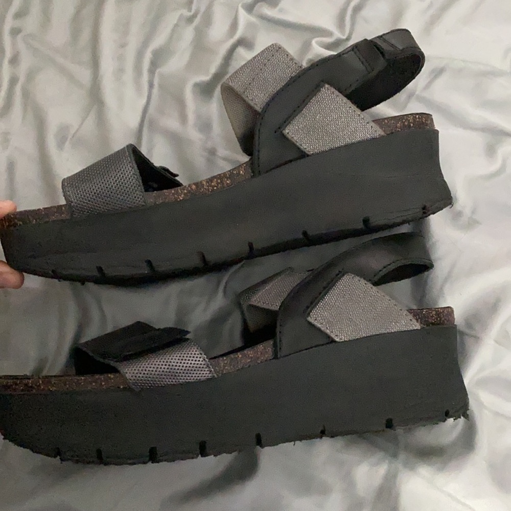 Sandals - Picture 2 of 4